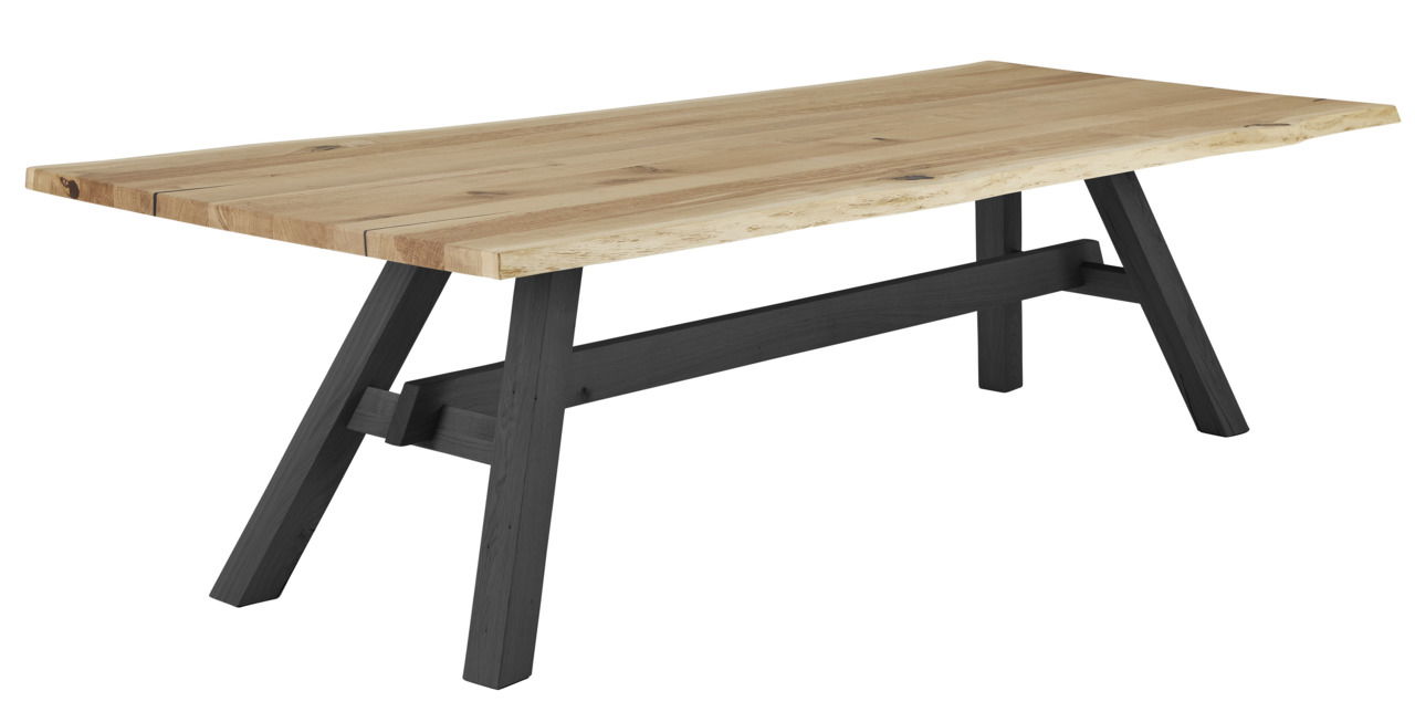 Moderner Esstisch aus Holz mit natürlicher Kante und schwarzen Beinen, seitliche Perspektive