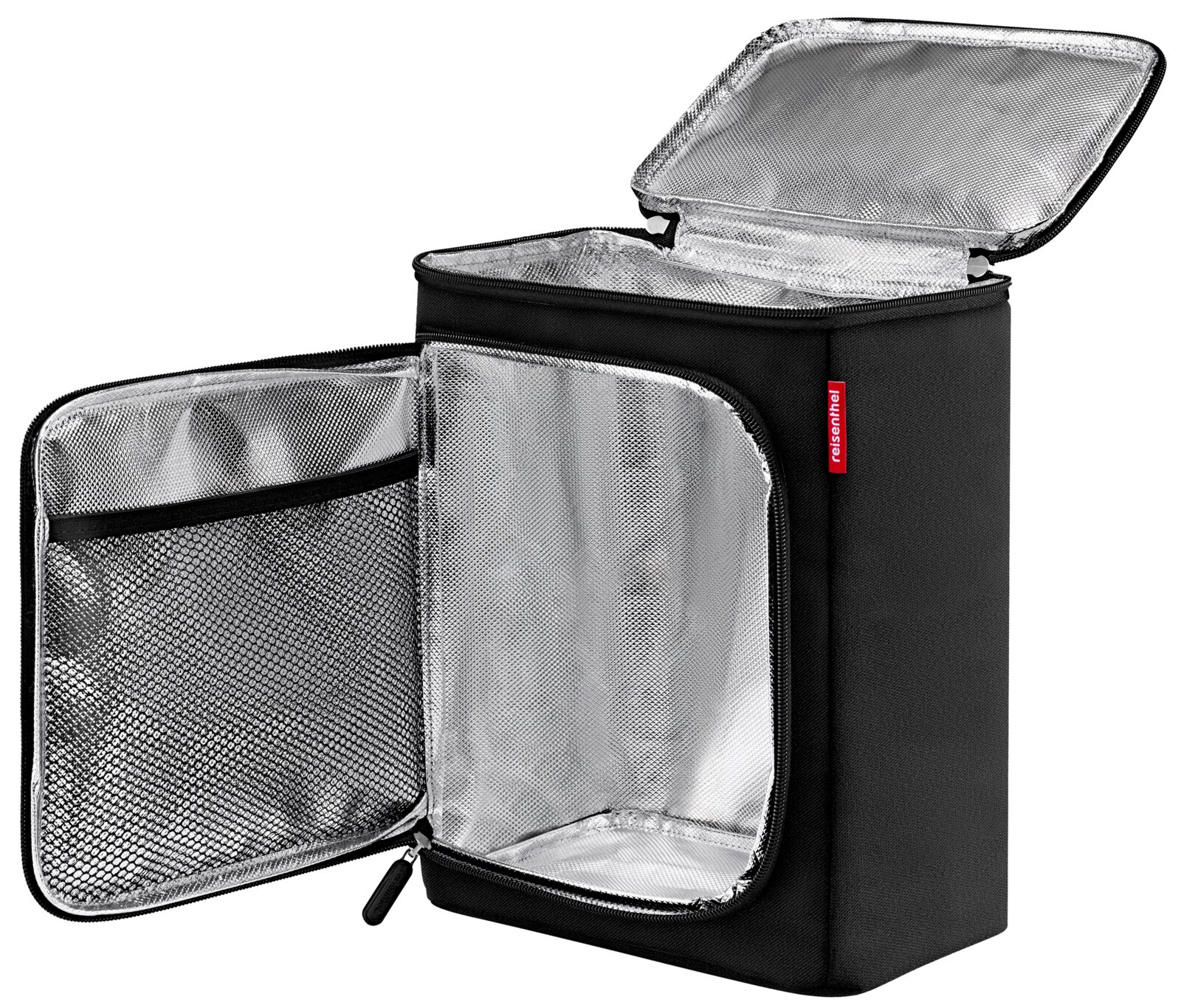 Schwarze Kühltasche mit geöffnetem Deckel und Front, silberne Isolierung sichtbar, seitliche Perspektive