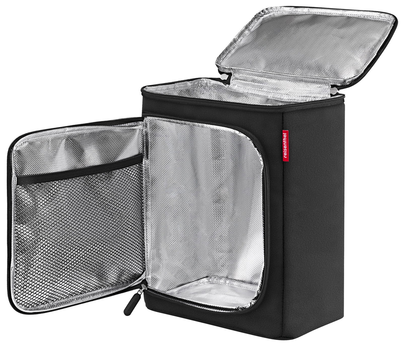 Schwarze Kühltasche mit geöffnetem Deckel und Front, silberne Isolierung sichtbar, seitliche Perspektive