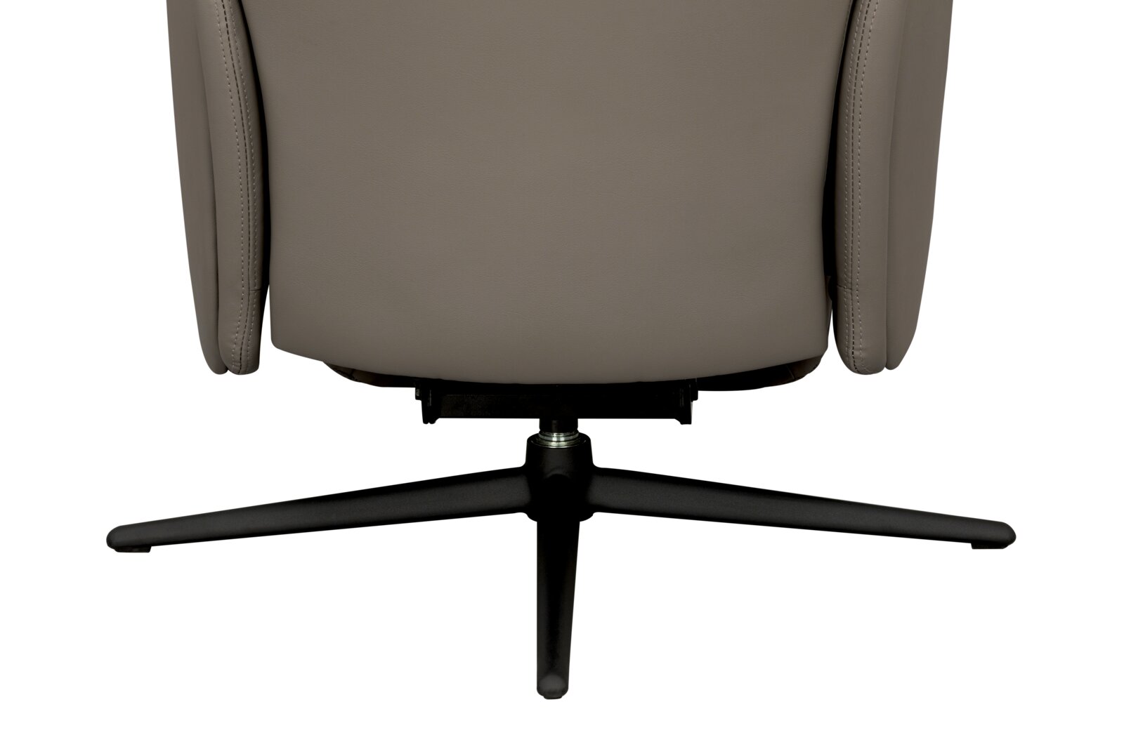 Achterkant van een relaxfauteuil met een zwart draaipootje en een beige lederen bekleding.