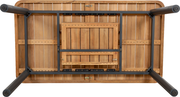 Unteransicht eines Gartenausziehtisches aus Holz mit Metallrahmen und klappbaren Beinen.