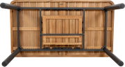 Unteransicht eines Gartenausziehtisches aus Holz mit Metallrahmen und klappbaren Beinen.