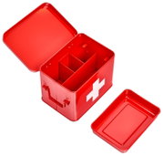 Rote Metall-Medizinbox mit abgenommenem Deckel und Fächern, aus der Vogelperspektive
