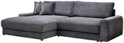 Graues Ecksofa mit linksseitiger Ottomane, Cordbezug, breiten Armlehnen und drei Rückenkissen, freigestellt auf weißem Hintergrund, in frontaler Schrägansicht von vorn.
