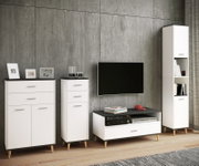 Modernes Wohnzimmermöbel-Set in Weiß mit schwarzen Oberflächen und Holzfüßen (Sideboard, Schubladenkommode, TV-Lowboard und hoher Vitrine), frontale Ansicht mit leichter Perspektive von links.