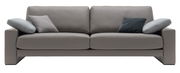 Graues 3-Sitzer-Sofa Rolf Benz EGO mit drei Kissen, Frontalansicht