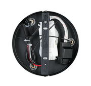 Ansicht von oben auf die runde Basis einer LED-Hängeleuchte mit sichtbaren Kabeln und Befestigungselementen.