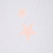 Fertigvorhang mit zwei rosa Sternen auf weißem Hintergrund, Frontalansicht