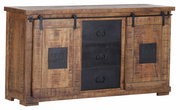 Rustikales Sideboard aus Holz mit Schiebetüren und Schubladen in Frontansicht, verziert mit Metallakzenten und der Aufschrift '1867 Factory'.