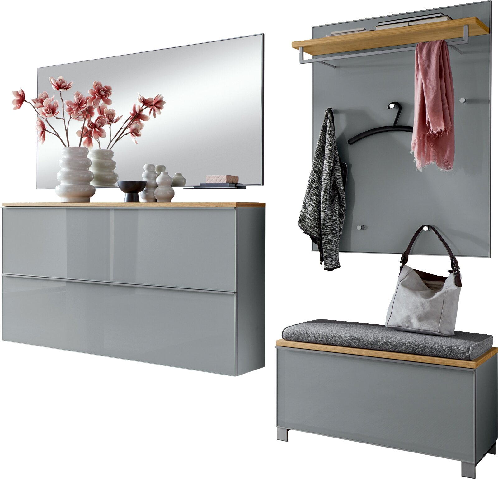 Modernes Garderoben-Set in Grau mit Holzablagen: links Schuhschrank mit großem Spiegel, rechts Wandpaneel mit Hutablage und Haken sowie Sitzbank mit Polster, freigestellt in Frontansicht