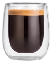 Doppelwandiges Thermoglas mit Espresso, Frontalansicht