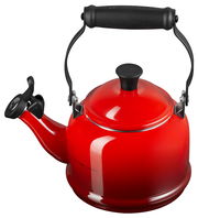 Roter Wasserkessel mit schwarzem Griff und Pfeifmechanismus, seitliche Perspektive