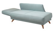 Recamiere mit Armlehne links in hellblauem Stoff, seitliche Perspektive