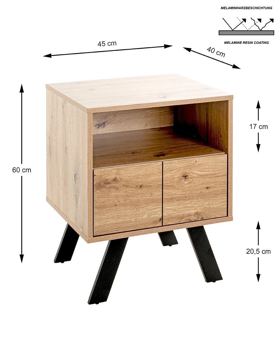 Nachttisch/Beistellschrank in Eiche-Optik mit zwei Türen und offenem Fach, melaminharzbeschichtete Oberfläche, Maße ca. 45 x 40 x 60 cm, schwarze schräge Beine; Ansicht schräg von vorn (Front- und rechte Seite sichtbar).