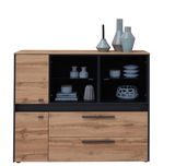 Frontale Ansicht eines modernen Highboards mit Holzoptik und schwarzen Akzenten, dekoriert mit Vasen und Kerzen.