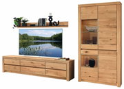 Wandkombination aus Holz mit TV-Board, Regal und Vitrine, frontal betrachtet.