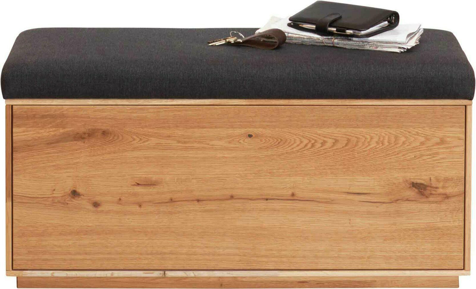 Garderobenbank aus Holz mit gepolsterter Sitzfläche in dunklem Stoff, seitliche Perspektive