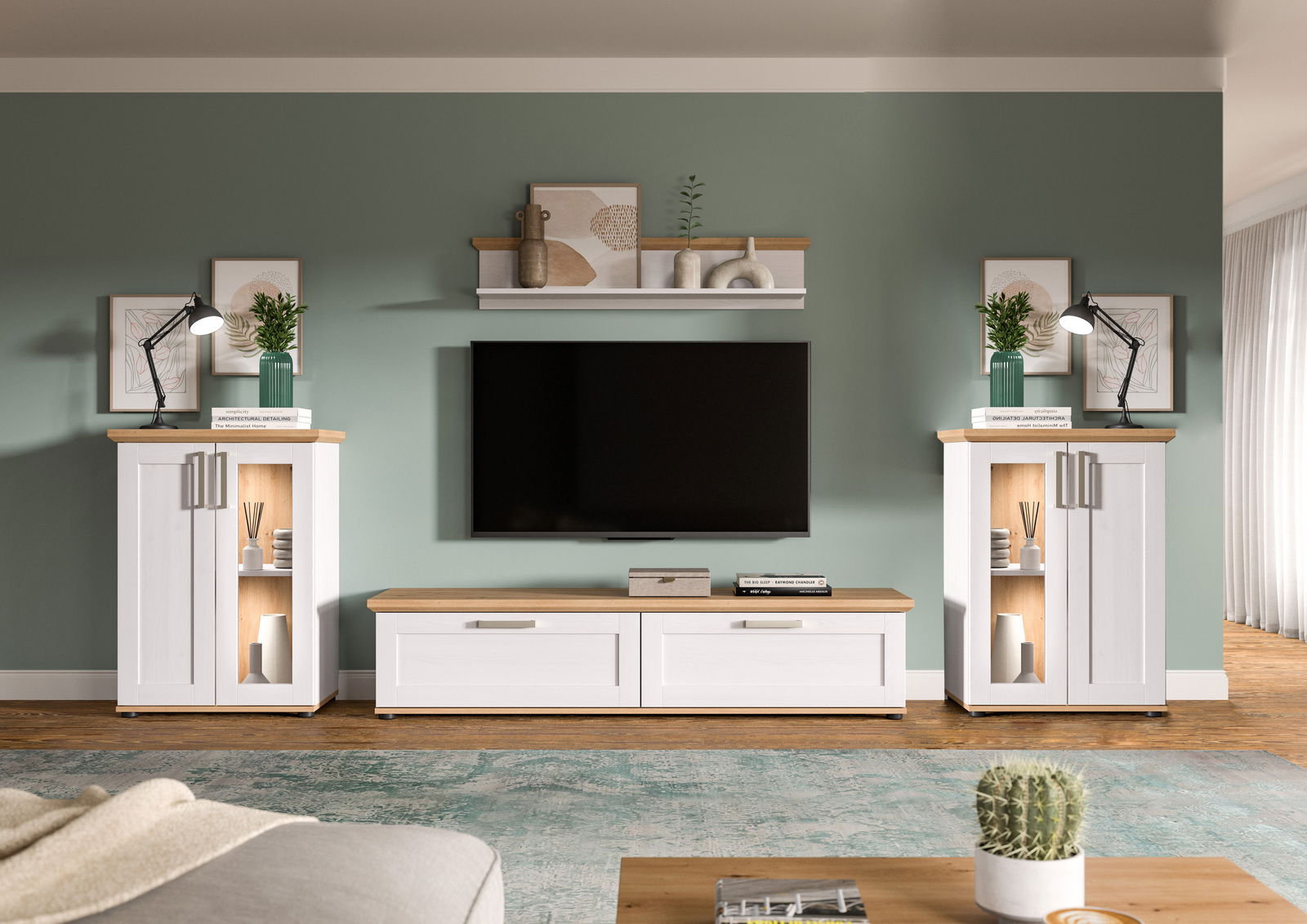Wohnkombination in modernem Design mit weißem Holz und naturfarbenen Akzenten, bestehend aus zwei Vitrinen, einem TV-Board und einem Wandregal, frontal betrachtet.