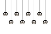 Moderne Pendelleuchte mit mehreren kugelförmigen Lampenschirmen aus Metall, von unten betrachtet.