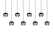 Moderne Pendelleuchte mit mehreren kugelförmigen Lampenschirmen aus Metall, von unten betrachtet.