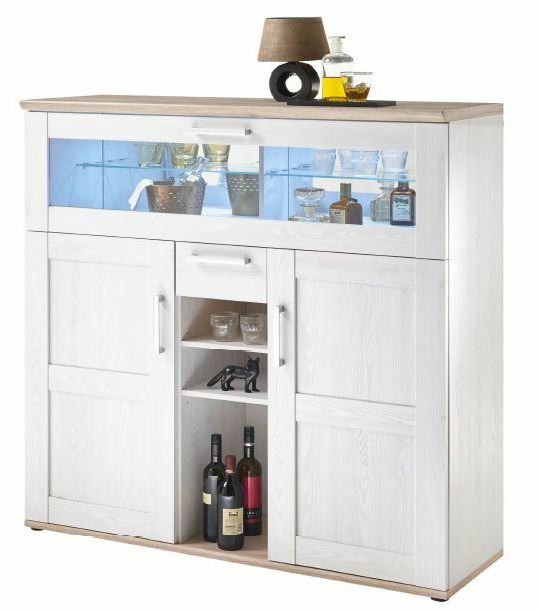 Moderner weißer Barschrank mit Glastüren und Beleuchtung, gefüllt mit Gläsern und Flaschen, frontal betrachtet.