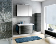 Moderne Badezimmermöbel in dunklem Holzton mit Waschbecken, Spiegel und Stauraum, seitliche Perspektive