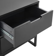 Schwarze Nachtkonsole mit geöffneter Schublade, seitliche Perspektive