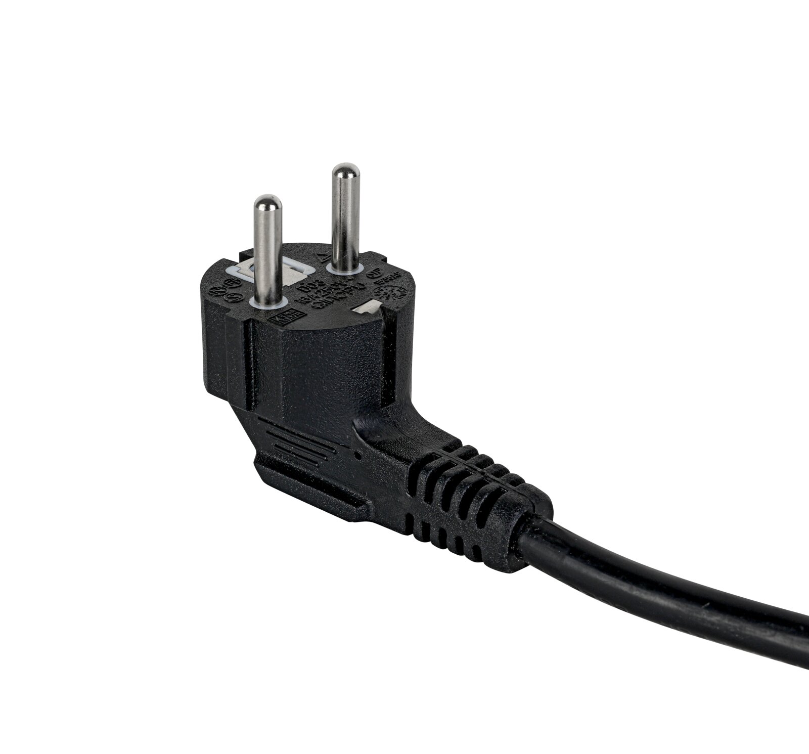 Close-up van een zwarte geaarde stekker met kabel, vanuit een zijdelingse hoek gefotografeerd.