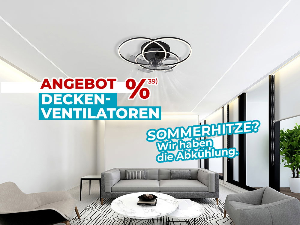 Moderner Wohnraum mit Deckenventilator und Werbehinweis auf Sommerangebot für Deckenventilatoren.
