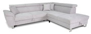 Graues Ecksofa mit modernem Design, gestreiftem Stoffbezug und verstellbaren Kopfstützen, Perspektive von vorne rechts.