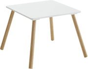 Weißer, quadratischer Tisch mit abgerundeten Ecken und vier schräg stehenden Holzbeinen, freigestellt auf weißem Hintergrund, Perspektive: schräg von oben (3/4-Ansicht).