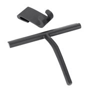 Schwarzer Badezimmerwischer aus Silikon mit Wandhalterung, Ansicht von oben.