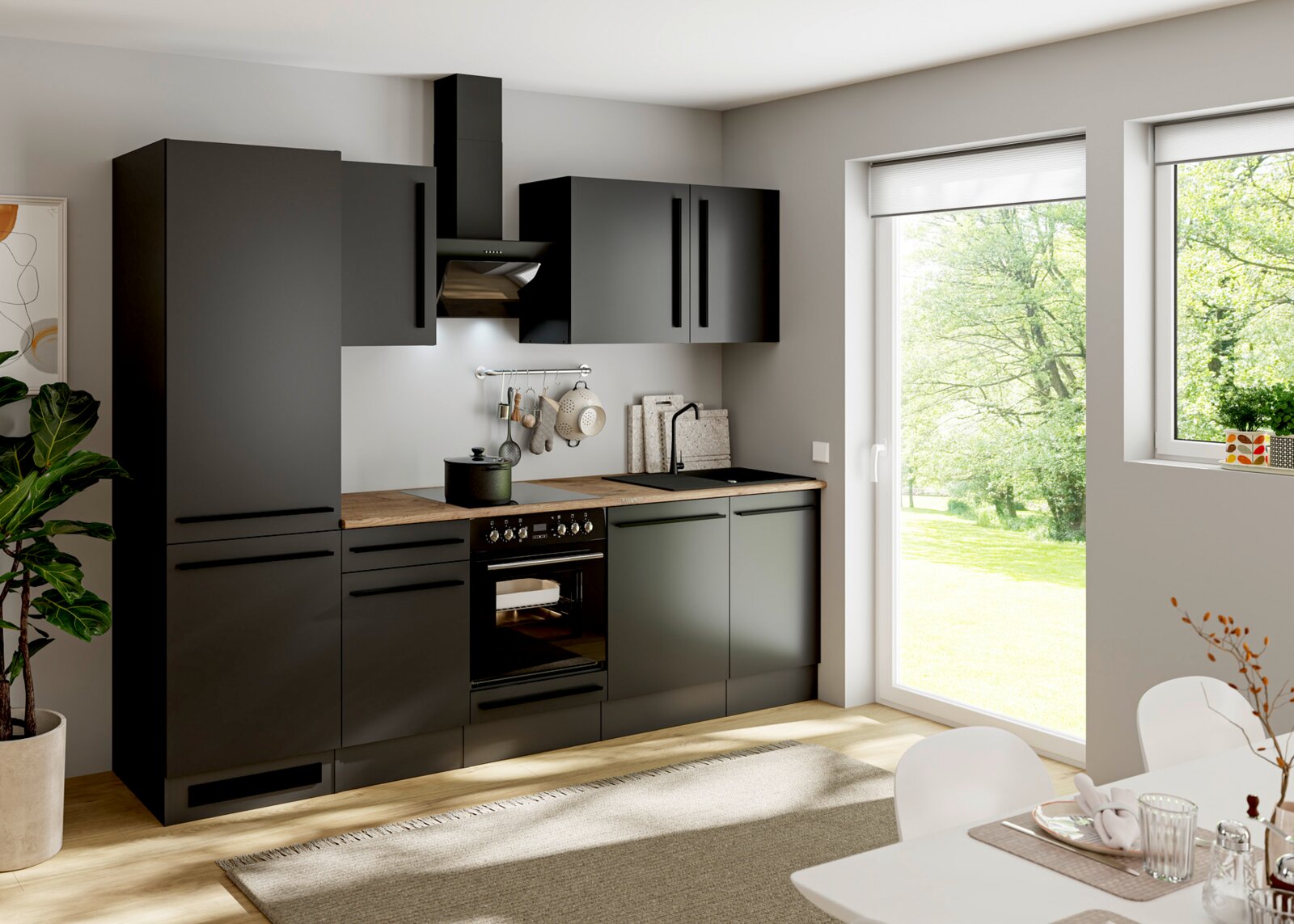 Moderne zwarte keukenopstelling met matte fronten, houtlook werkblad, ingebouwde oven en afzuigkap, spoelbak en bovenkasten, gefotografeerd in een lichte ruimte vanuit een schuine vooraanzicht/perspectief.