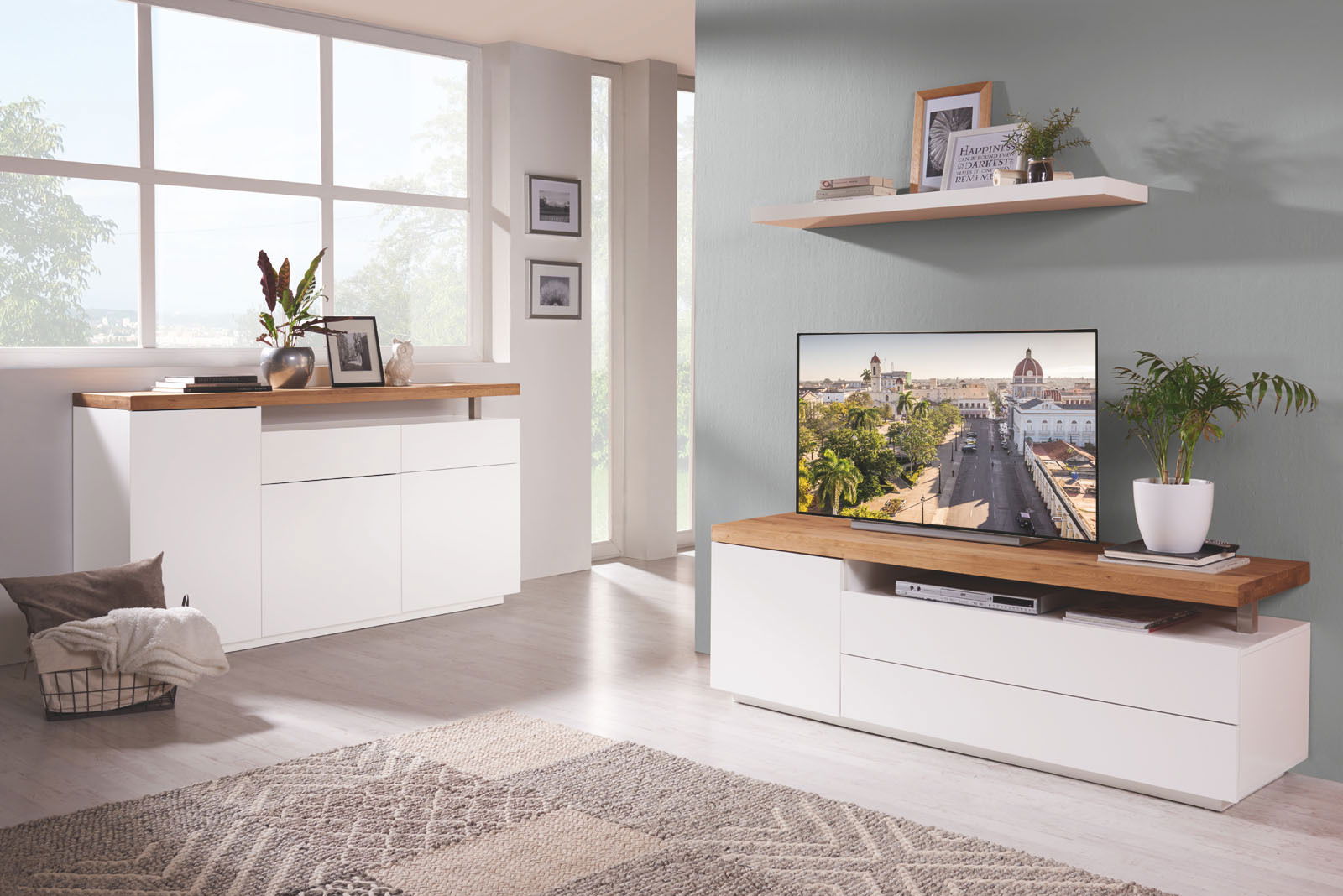 Novel TV-Lowboard MORO Modernes Wohnzimmer mit Sideboard und TV-Lowboard in Weiß mit Holzoberfläche, seitliche Perspektive