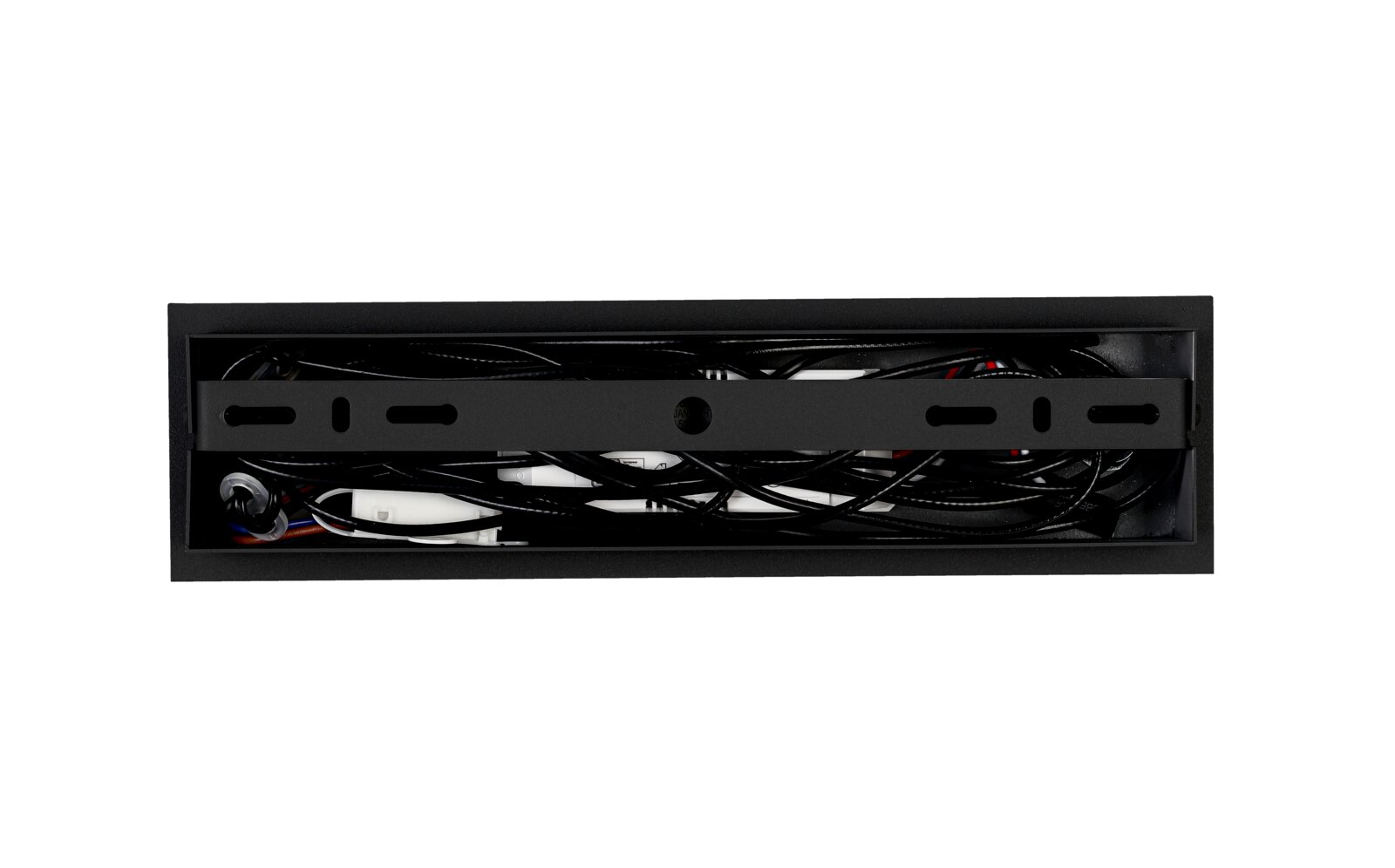 Ansicht von unten auf die schwarze rechteckige Basis einer LED-Hängeleuchte mit sichtbaren Kabeln und Befestigungselementen.