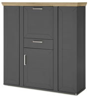 Frontansicht eines modernen Highboards mit grauen Türen und Schubladen, sowie einer Holzplatte oben.