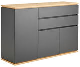 Moderne Kommode mit grauen Fronten und Holzoberfläche, seitliche Perspektive