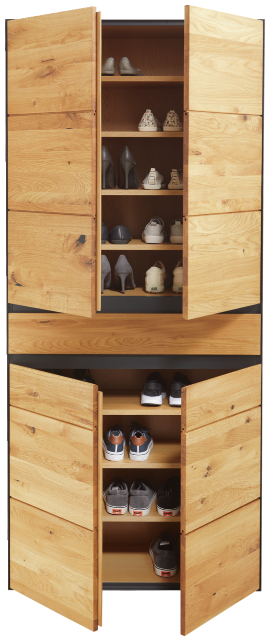 XXL-Schuhschrank aus Holz mit offenen Türen, gefüllt mit verschiedenen Schuhen, frontal betrachtet