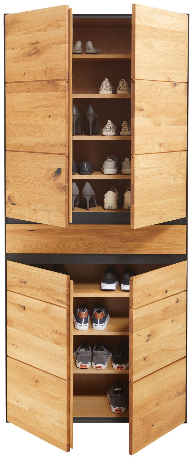 XXL-Schuhschrank aus Holz mit offenen Türen, gefüllt mit verschiedenen Schuhen, frontal betrachtet