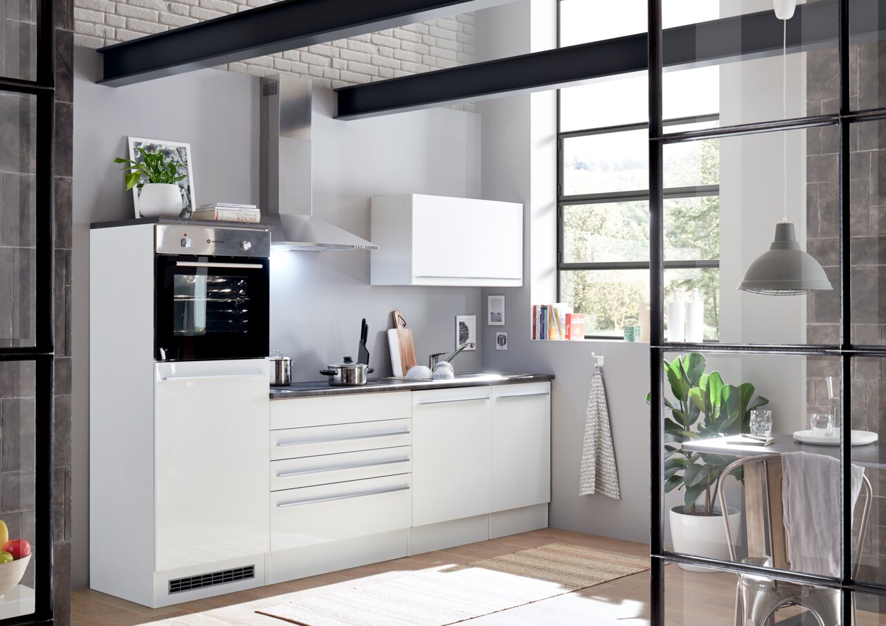 Yourkitchen Küchenblock 260 JAZZ ohne E-Geräte Moderne Küche mit weißem Küchenblock JAZZ ohne Elektrogeräte, seitliche Perspektive, helle und offene Raumgestaltung mit großen Fenstern.