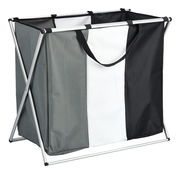 Dreifarbiger Wäschesammler mit drei Fächern, seitliche Perspektive