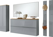 Modernes Flur-Set in Hochglanz-Grau mit Holzablage, großem Wandspiegel, hohem Schrank und Garderobenpaneelen mit Haken; Frontansicht in leichter Perspektive von vorn.