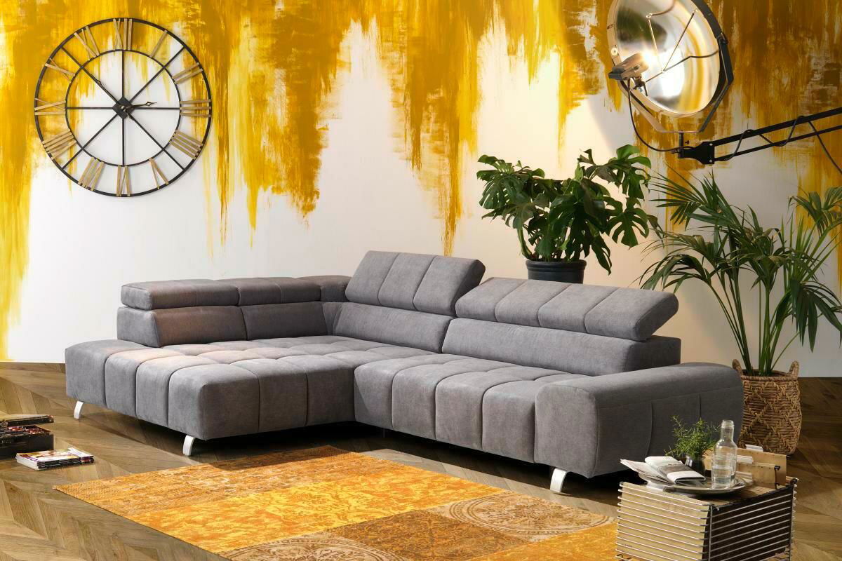Graues Ecksofa TAIFUN mit Ottomane links in modernem Wohnzimmer, seitliche Perspektive