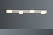 Moderne LED-Deckenleuchte mit vier leuchtenden Elementen, seitliche Perspektive