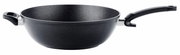 Seitliche Ansicht eines schwarzen Woks Adamant 32cm mit zwei Griffen.