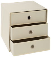 Beige Stoffbox mit drei Schubfächern, frontal leicht von der Seite betrachtet