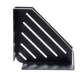 Schwarze Eckablage Meleto mit diagonalen Schlitzen, seitliche Perspektive