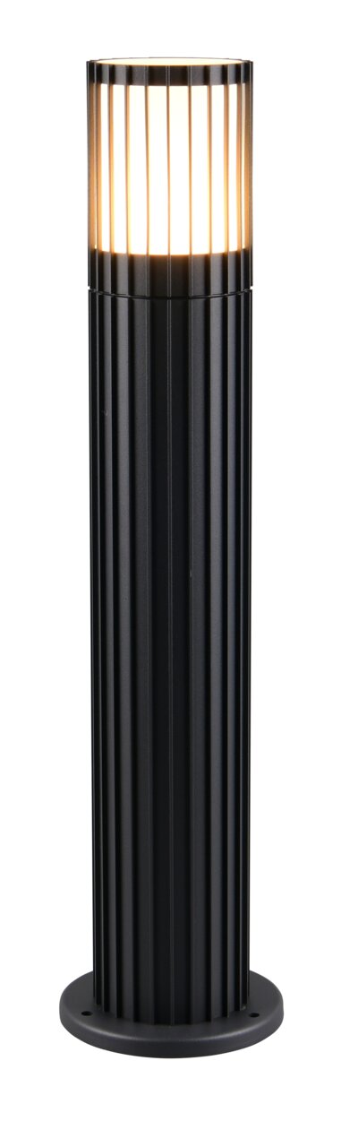 Moderne zwarte buitenplintlamp met verticale steunen, verlicht, gezien van voren.