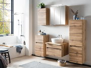 Modernes Waschtisch-Set aus Holz in einem stilvollen Badezimmer, frontal betrachtet.