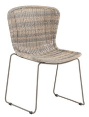 Stapelstuhl aus Rattan mit Metallbeinen, seitliche Perspektive